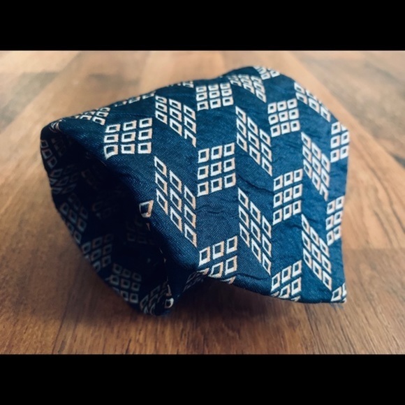 Salvatore Ferragamo Textured Blue Silk Tie - Picture 2 of 6